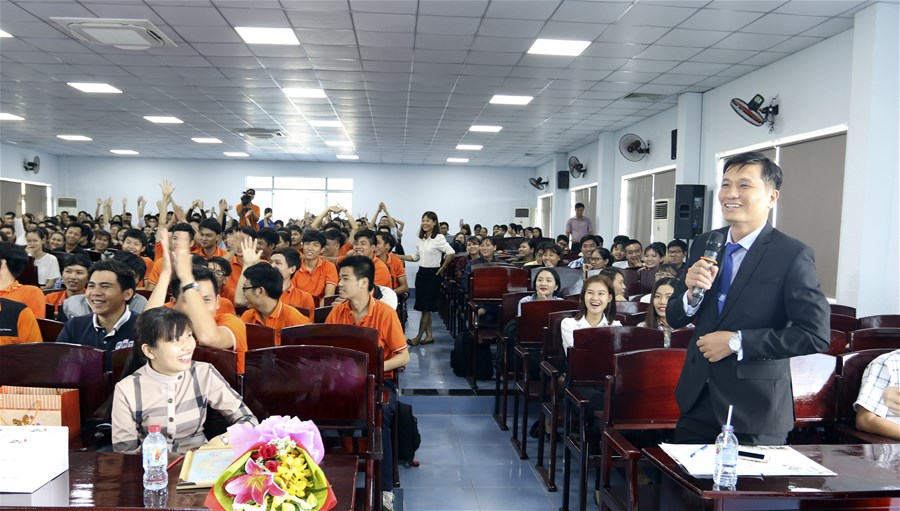 Nhận lương ngay khi thực tập, tại sao không?