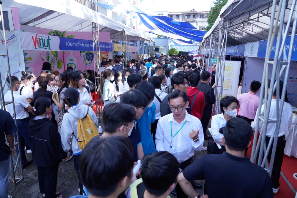 LHU Career Fair 2024, đến là có việc