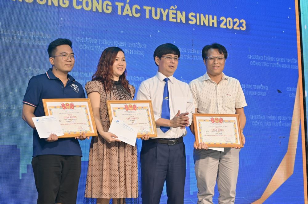 LHU tổ chức tổng kết tuyển sinh năm 2023